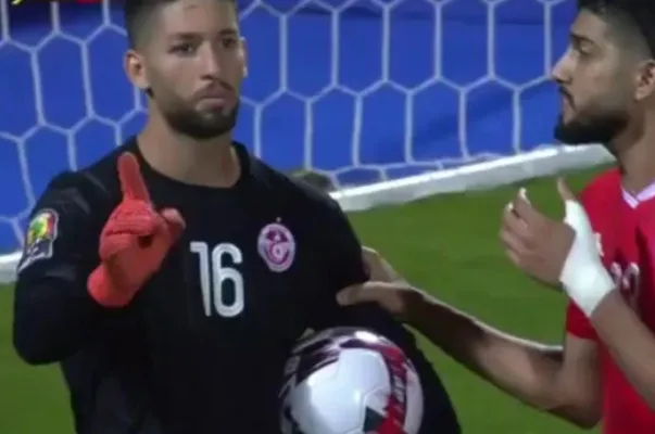 Watch Tunisia keeper ‘do a Kepa’ by refusing to be subbed during AFCON 2019 win over Ghana - Bóng Đá