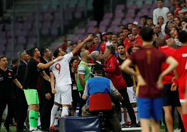 Bạo loạn dữ dội trong trận giao hữu tiền World Cup 2018 - Bóng Đá