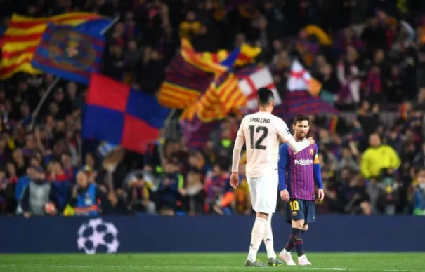 Messi không thèm bắt tay Smalling - Bóng Đá