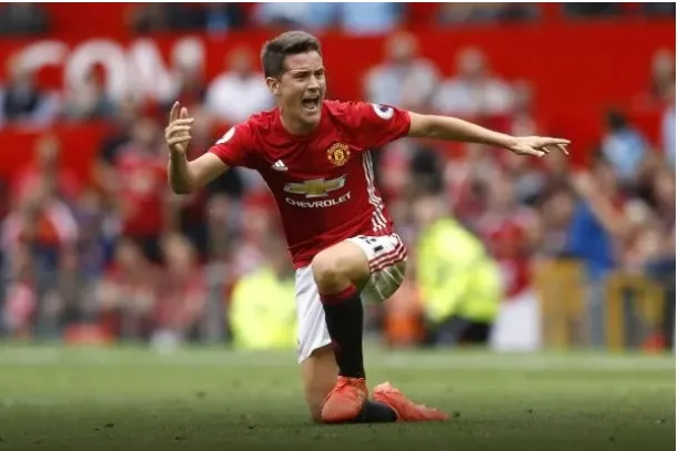 Manchester United: Fans react to Ander Herrera’s Twitter post - Bóng Đá