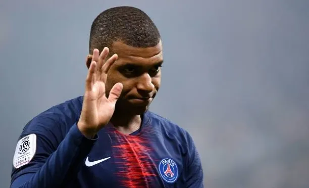 Mbappe buồn bã ngày PSG thua trận cuối - Bóng Đá