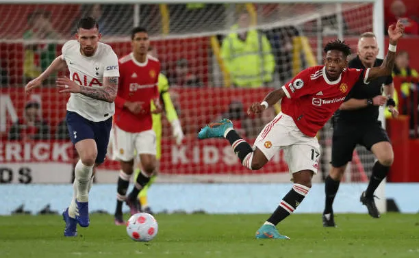 'Ông chủ tuyến giữa' xuất hiện trong trận Man Utd 3-2 Tottenham - Bóng Đá