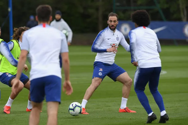 Man Utd phập phù, Sarri vẫn căng thẳng tột độ trước trận đánh lớn - Bóng Đá