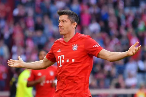 Đỉnh như Lewy, từ bỏ hattrick vì đồng đội - Bóng Đá