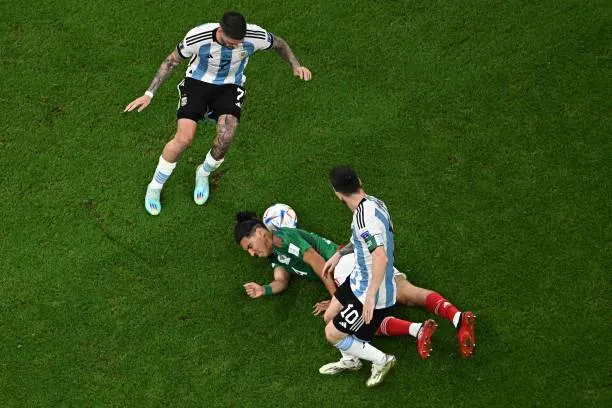 Cựu sao Arsenal hóa người hùng của Argentina - Bóng Đá