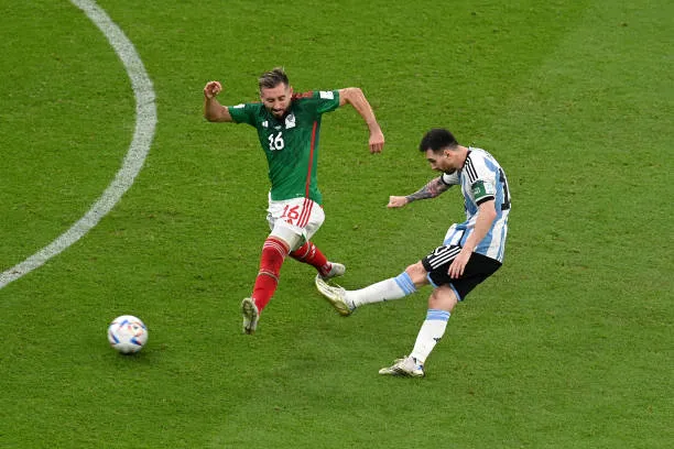 Cựu sao Arsenal hóa người hùng của Argentina - Bóng Đá
