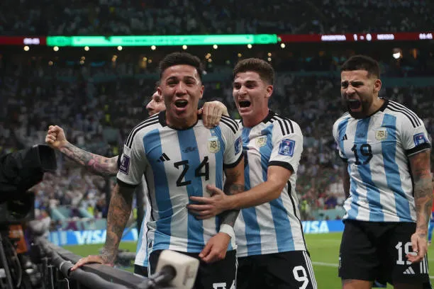 Cựu sao Arsenal hóa người hùng của Argentina - Bóng Đá