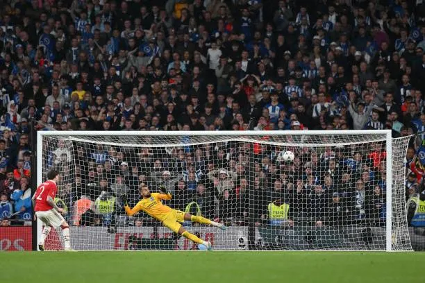 Điên rồ Wan-Bissaka - Bóng Đá