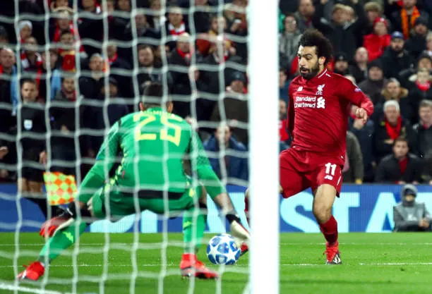 Alisson phản xạ xuất thần, Liverpool nghẹt thở ghi tên vào vòng knock out - Bóng Đá