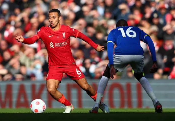 ‘He wanted to come!’ – Rio Ferdinand reveals he tried to convince Thiago Alcantara to sign for Man Utd - Bóng Đá