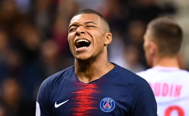Mbappe buồn bã ngày PSG thua trận cuối - Bóng Đá
