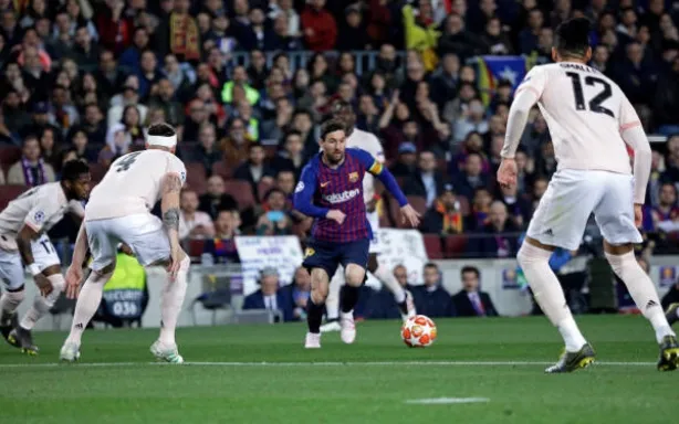 Messi không thèm bắt tay Smalling - Bóng Đá