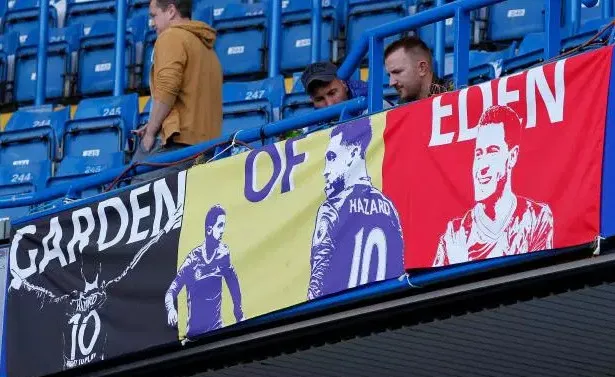 Chelsea gỡ băng rôn của Hazard khỏi Stamford Bridge - Bóng Đá