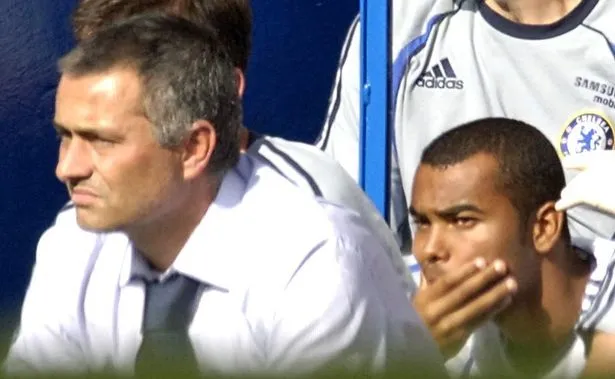 Ashley Cole tiết lộ sự thật đằng sau vụ đi đêm Chelsea - Bóng Đá