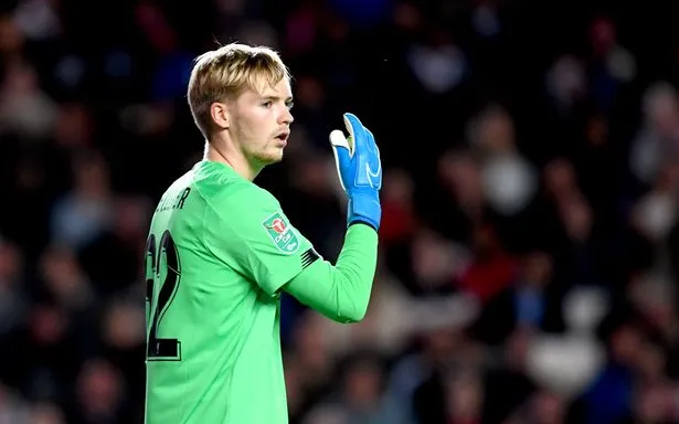 MK Dons boss can't explain Liverpool youngster's unexpected moment of brilliance - Caiomhin Kelleher cản phá - Bóng Đá