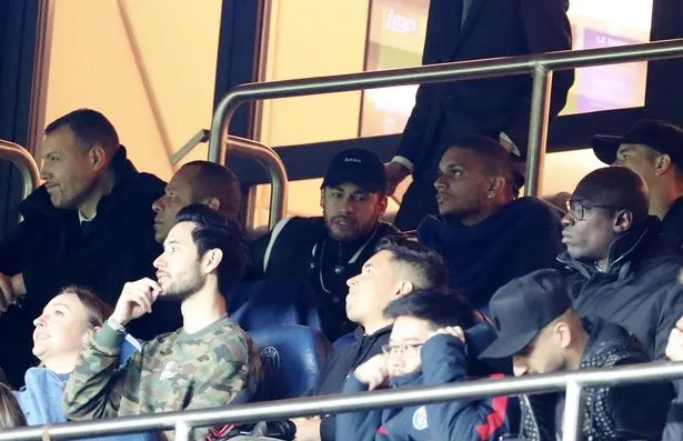 CHÍNH THỨC! UEFA phạt Neymar trận thua Man Utd - Bóng Đá