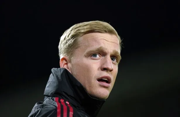 Dennis Bergkamp forced to intervene over Donny van de Beek's Man Utd transfer - Bóng Đá