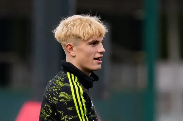 5 things noticed from Man Utd training as Alejandro Garnacho shows off bold new look - Bóng Đá