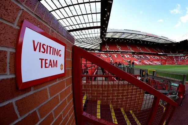 Ten Hag thay đổi phong thủy của sân Old Trafford - Bóng Đá