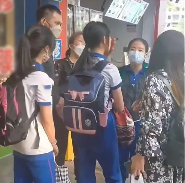nhat-duoc-200-te-cua-mot-nu-sinh-cu-ba-lon-tuoi-quyet-khong-tra-lai-f1f093ad