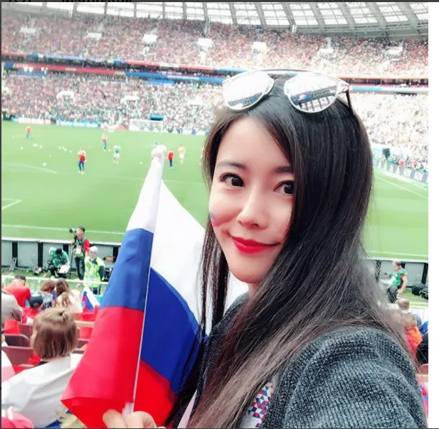 Những fan nữ đẹp hút hồn tại lễ khai mạc World Cup 2018 - Bóng Đá