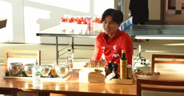 Minamino ngượng ngùng trong