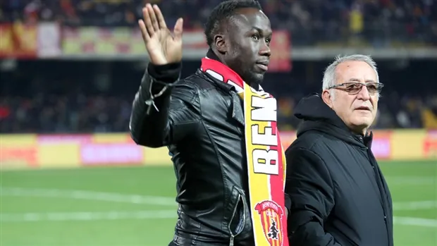 Sagna được giới thiệu như người hùng trong trận đấu của Benevento - Bóng Đá