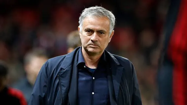 Senior Man Utd player claims '90 per cent of squad no longer back Jose Mourinho' - Bóng Đá