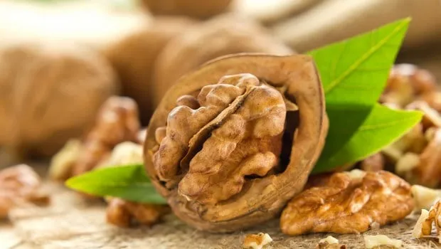 biotin-rich-foods-walnut