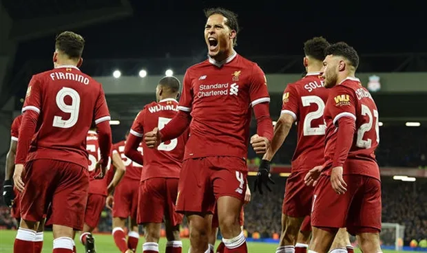 Có Van Dijk, hàng thủ của Liverpool đã thay đổi 'chóng mặt' thế nào? - Bóng Đá