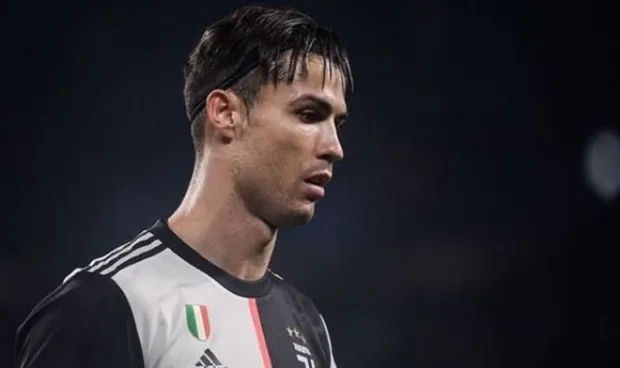 Trình làng phụ kiện mới, Ronaldo trở thành