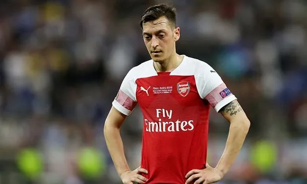 Ozil ở lại, CĐV Arsenal phản ứng thế nào? - Bóng Đá