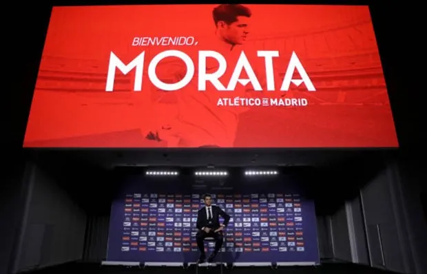 Morata 'đỏ mặt' nhìn ảnh cũ trong ngày ra mắt Atletico - Bóng Đá