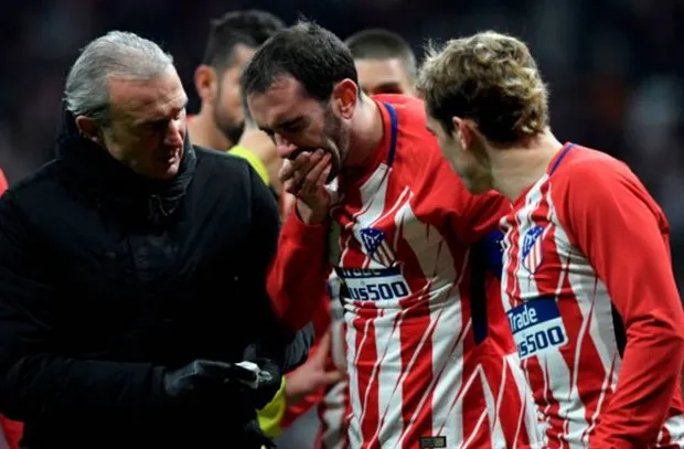 Godin phải trồng lại răng sau chiến thắng của Atletico - Bóng Đá