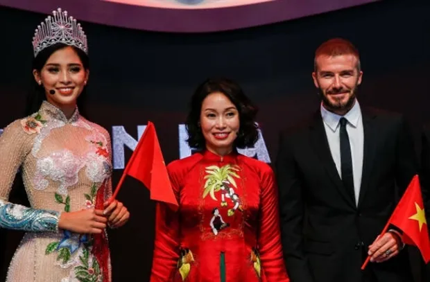 Beckham lịch lãm sánh bước cùng Vinfast tại Paris - Bóng Đá