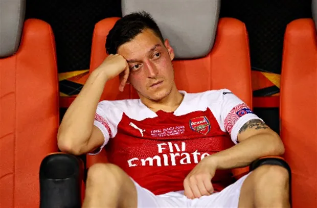 Ozil ở lại, CĐV Arsenal phản ứng thế nào? - Bóng Đá