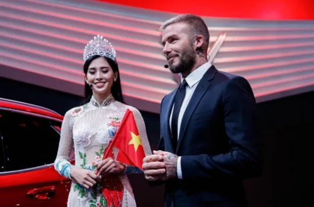 Beckham lịch lãm sánh bước cùng Vinfast tại Paris - Bóng Đá