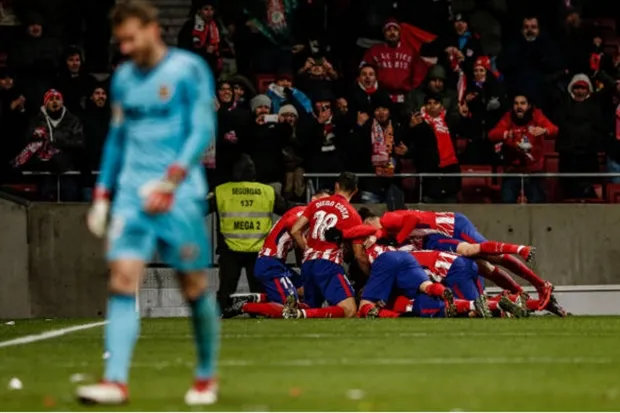 Godin phải trồng lại răng sau chiến thắng của Atletico - Bóng Đá