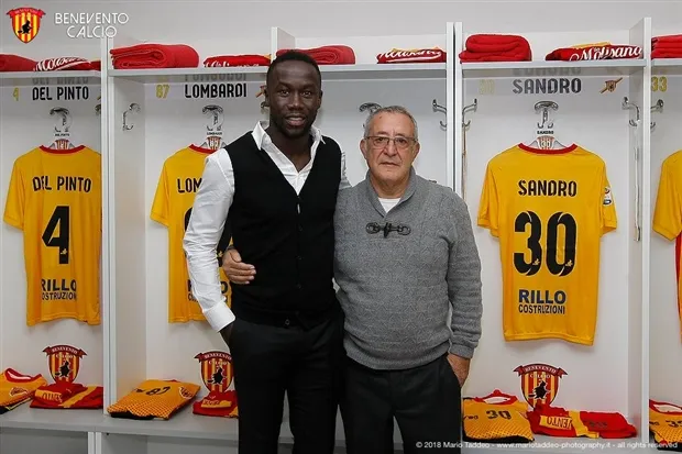 Sagna được giới thiệu như người hùng trong trận đấu của Benevento - Bóng Đá