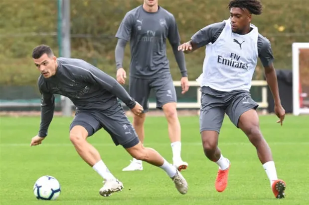 Emery ôm bóng, quyết không Aubameyang đụng vào - Bóng Đá