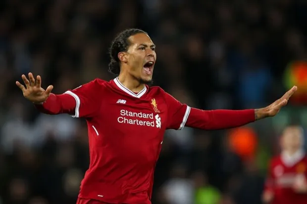 Có Van Dijk, hàng thủ của Liverpool đã thay đổi 'chóng mặt' thế nào? - Bóng Đá