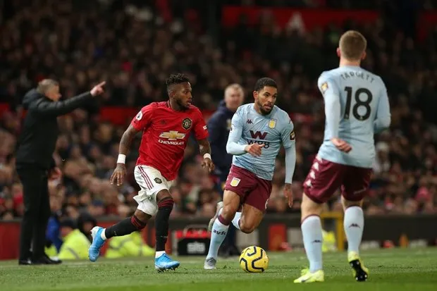 Khó tin! CĐV Man Utd bảo vệ...