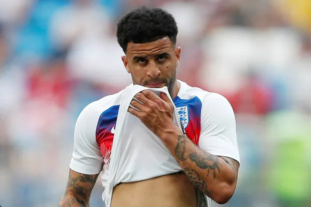 HLV Wenger chê bai quyết định dùng Kyle Walker của Southgate - Bóng Đá