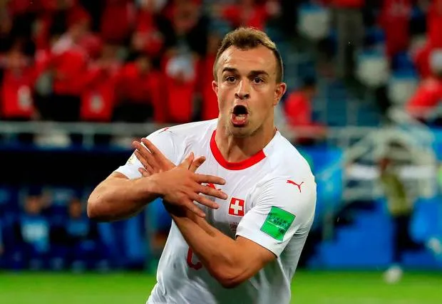 Bị huyền thoại Man Utd gọi là kẻ phản bội, Shaqiri nói gì? - Bóng Đá