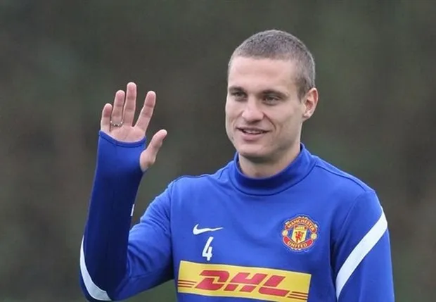 CĐV Liverpool tức điên vì Vidic 