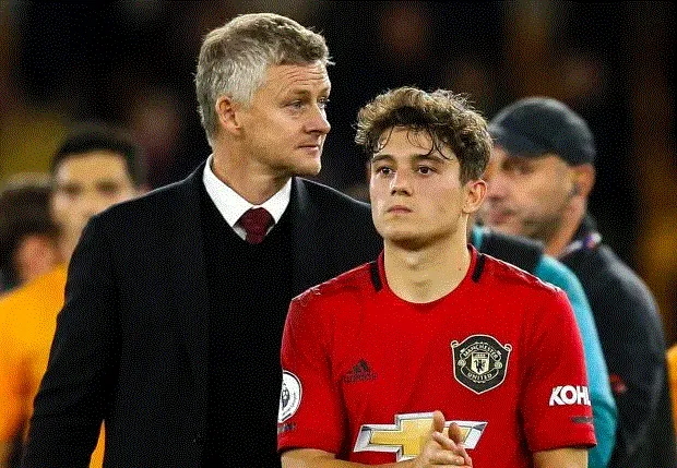 Man Utd đã sẵn có một tiền vệ phải chất lượng - Bóng Đá