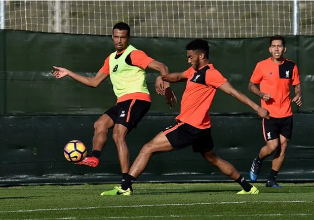 Sturridge 'mất tích' trên sân tập của Liverpool - Bóng Đá