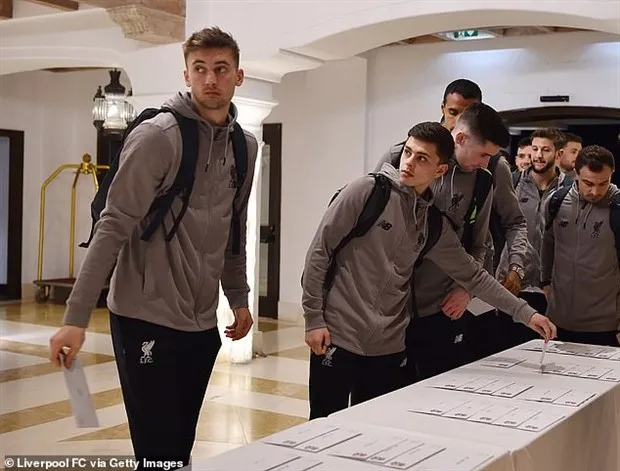 'Người lạ', thương binh nhập hội lên đường sang Đức cùng Liverpool - Bóng Đá