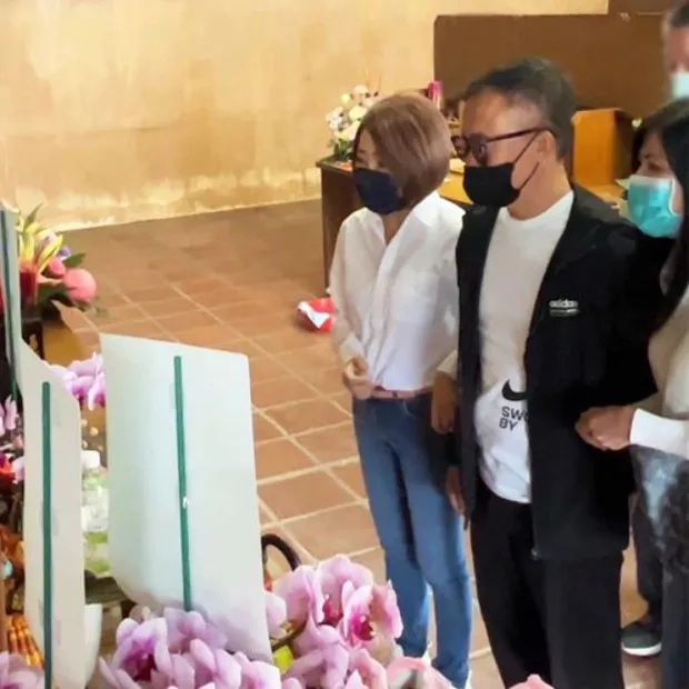 nam-ca-si-duoc-phat-hien-qua-doi-trong-nha-ve-sinh-cua-khach-san-gia-dinh-bang-hoang-nghe-tin (3)