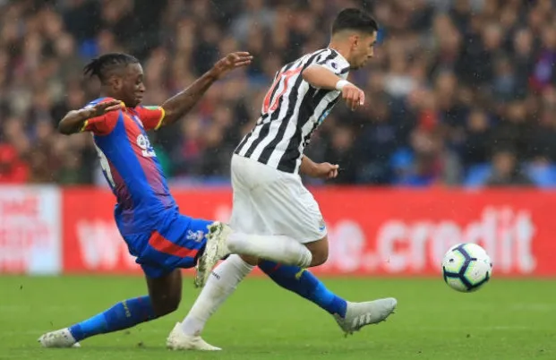 Wan Bissaka tắc bóng qua 10 vòng NHA - Bóng Đá